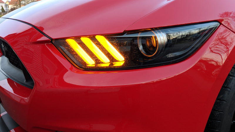 EURO Mustang Tagfahrlicht im Scheinwerfer mit sequentiellem Blinker/Mustang 2015+